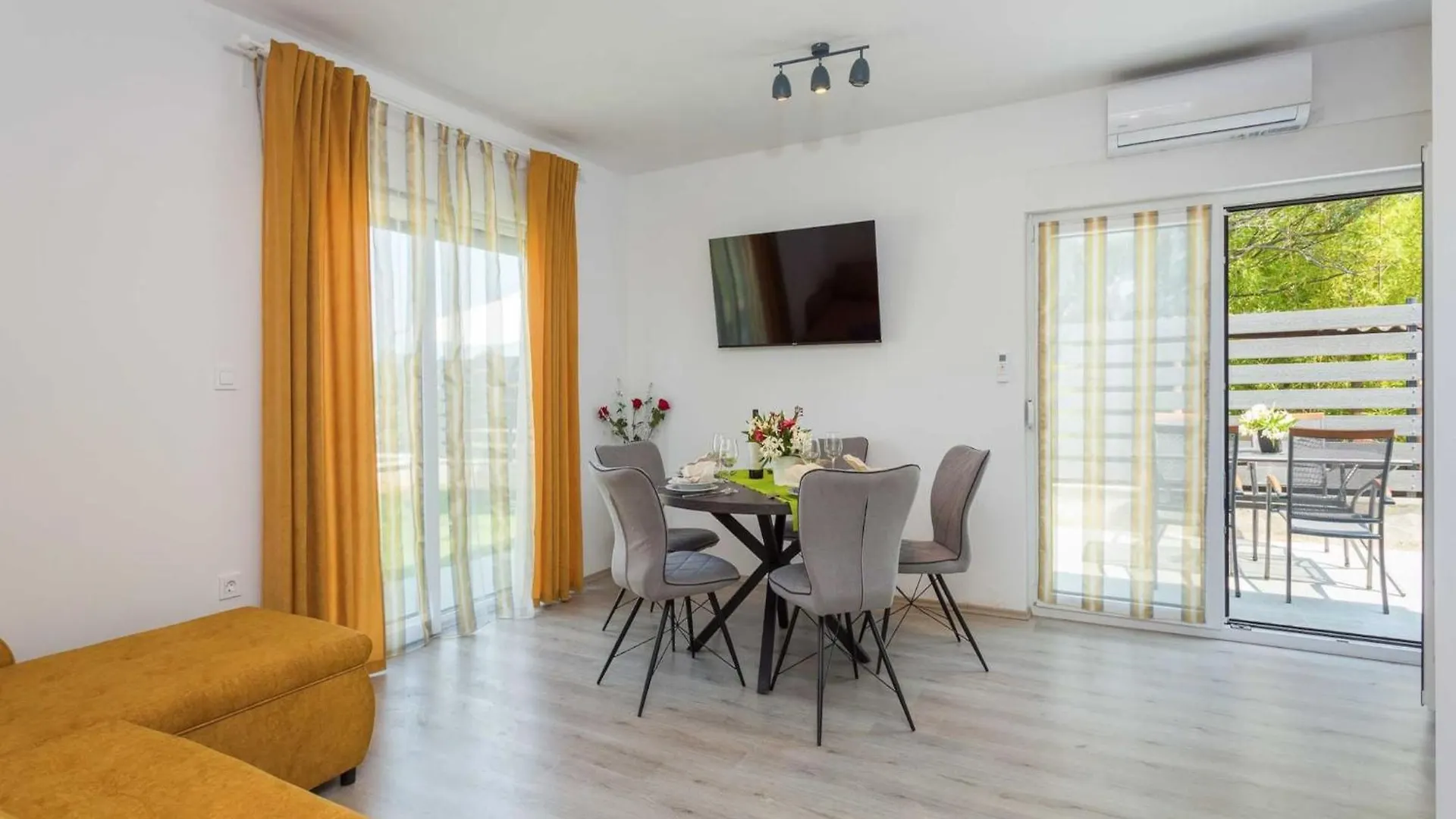 Eco Beach House Peroj - 100 M From The Beach 0*,  Croatia